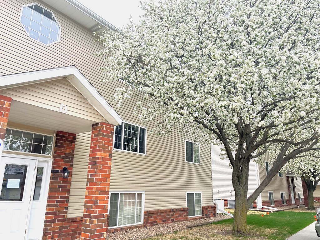 Stratford Apartment Homes, 1919 West 39th St, Kearney, NE RentCafe